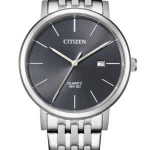 Zilver met zwart analoog quartz rond Citizen horloge op witte achtergrond.