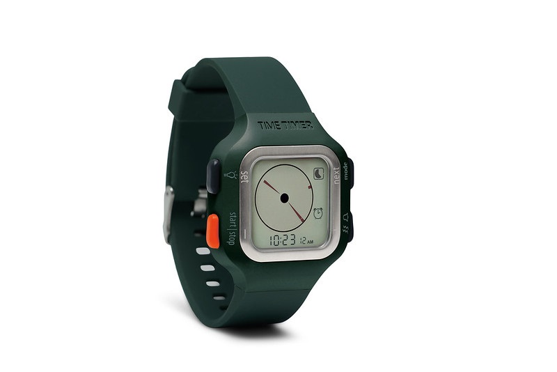 Schuin aanzicht van groen digitaal Time Timer horloge.